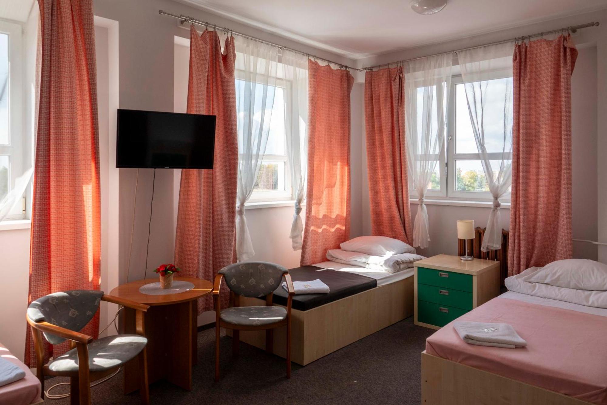 Sami Swoi Kutno Hostel Exterior photo
