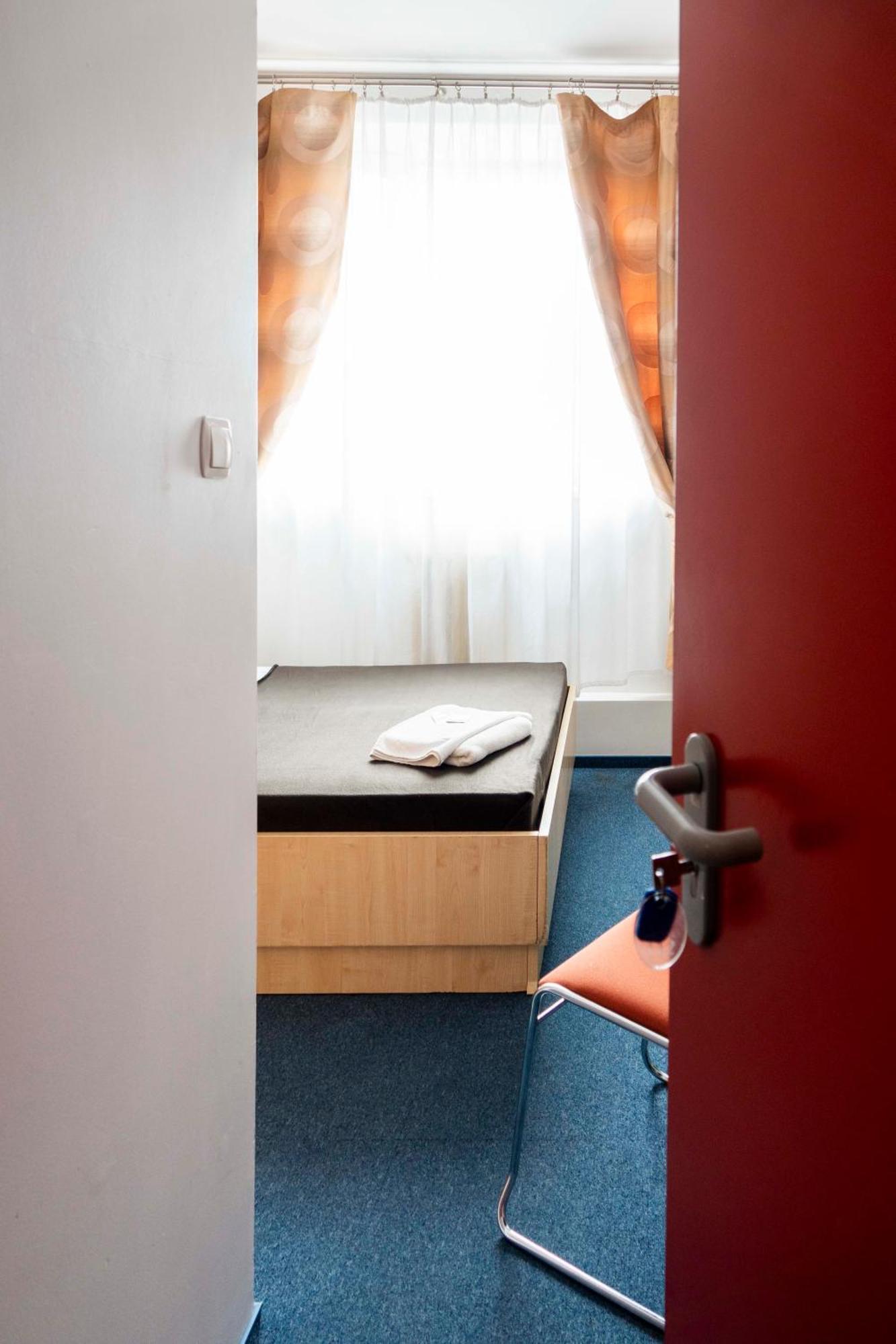 Sami Swoi Kutno Hostel Exterior photo