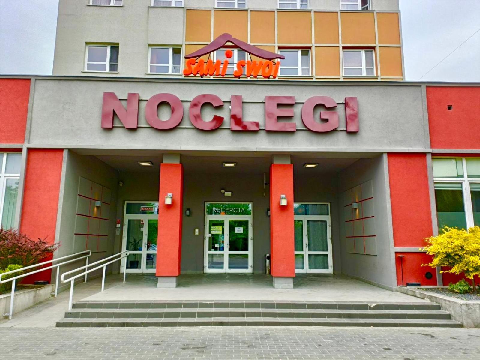 Sami Swoi Kutno Hostel Exterior photo